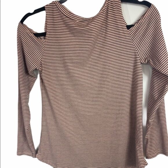 - Fab’rik Women’s Cold shoulder top size Sma… - Picture 8 of 8